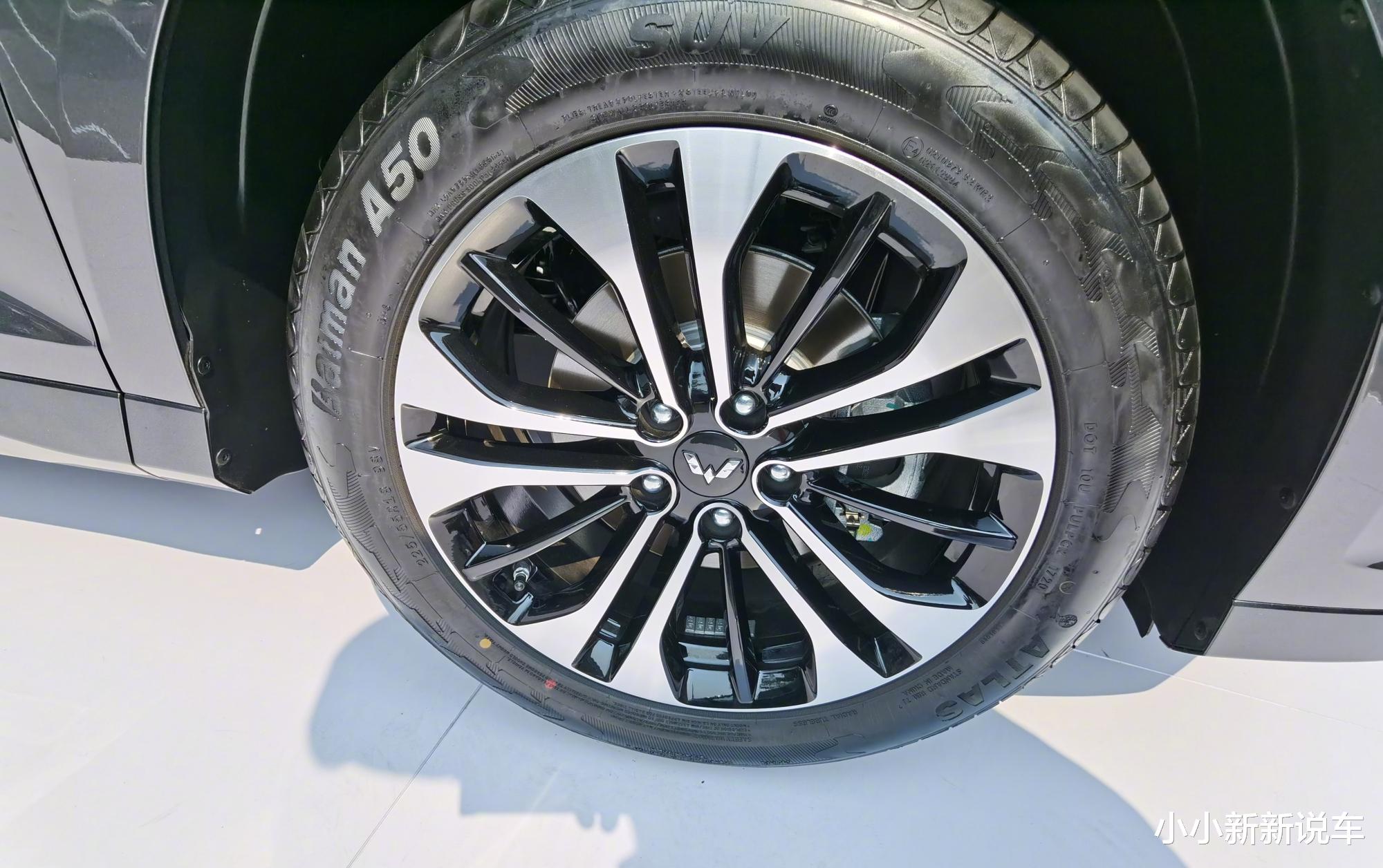 五菱凯捷|五菱凯捷实车现身，“银标”上档次，2+2+2布局，配电子档杆