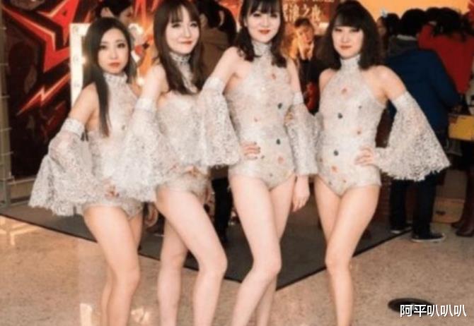 横店■“中国好莱坞”横店近状：美女到处可见，戏服如垃圾堆成小山！