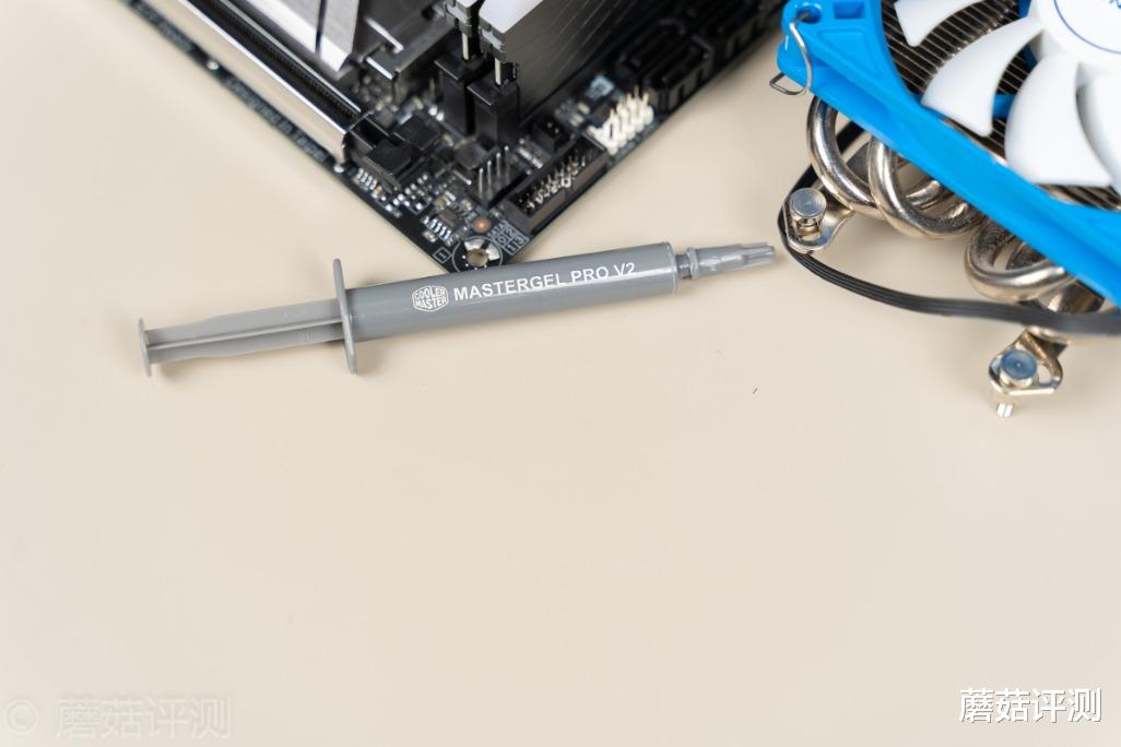 |没有人比蘑菇更懂如何上班摸鱼！打造一款可以上下班提着走的主机。