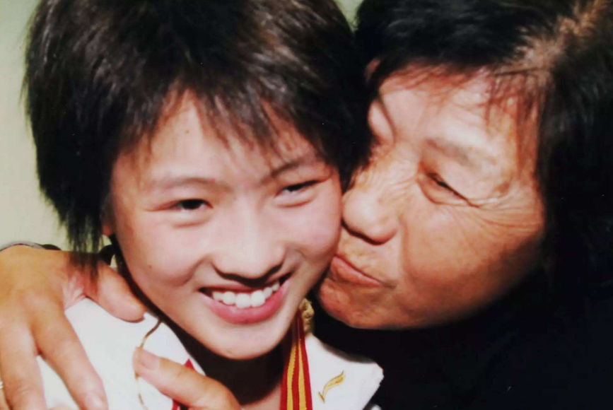 「奥运会」3岁父母离异，她随外婆姓，成奥运跳水五金王，如今她生活很低调