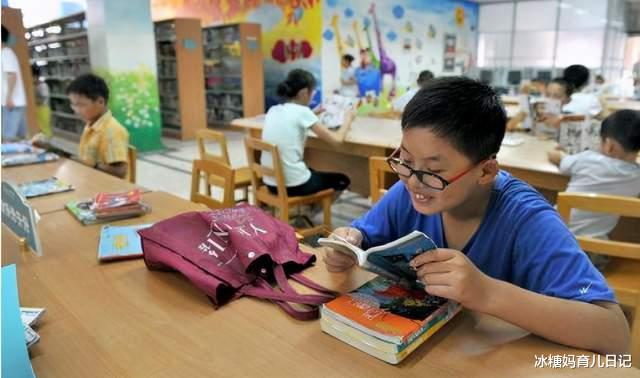 数学|买一根棒棒糖2元，4根要付多少元，小学生答8元被判0分