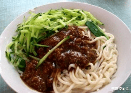 『炸酱面』炸酱面好吃,酱是关键!教你制作方法,让你一次吃3碗都不解馋