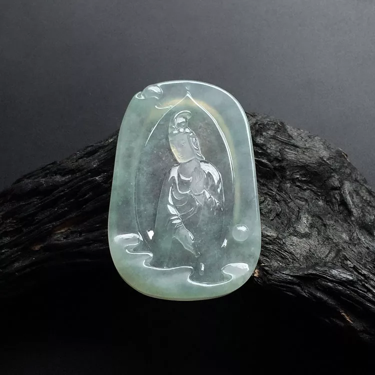 【翡翠】白色的翡翠价格贵吗？你会挑选吗？