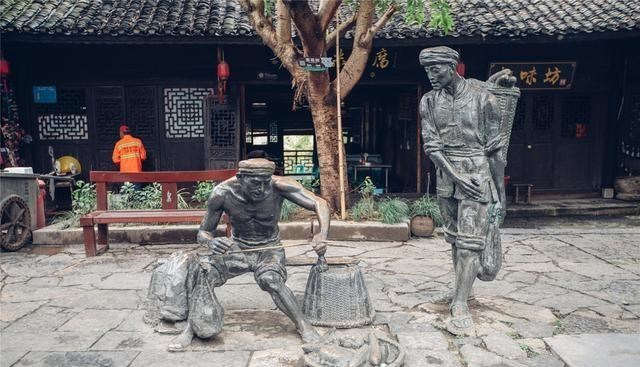 古镇|重庆一景区，雕像出现重大失误，没人解释估计你一辈子也不会知道