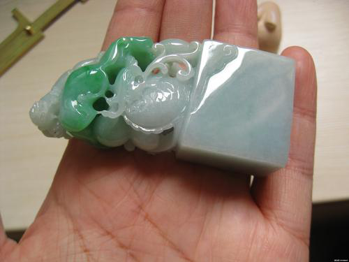 [翡翠]适合五十岁以上中老年男士的翡翠有哪些，这些物美价廉的款别错过