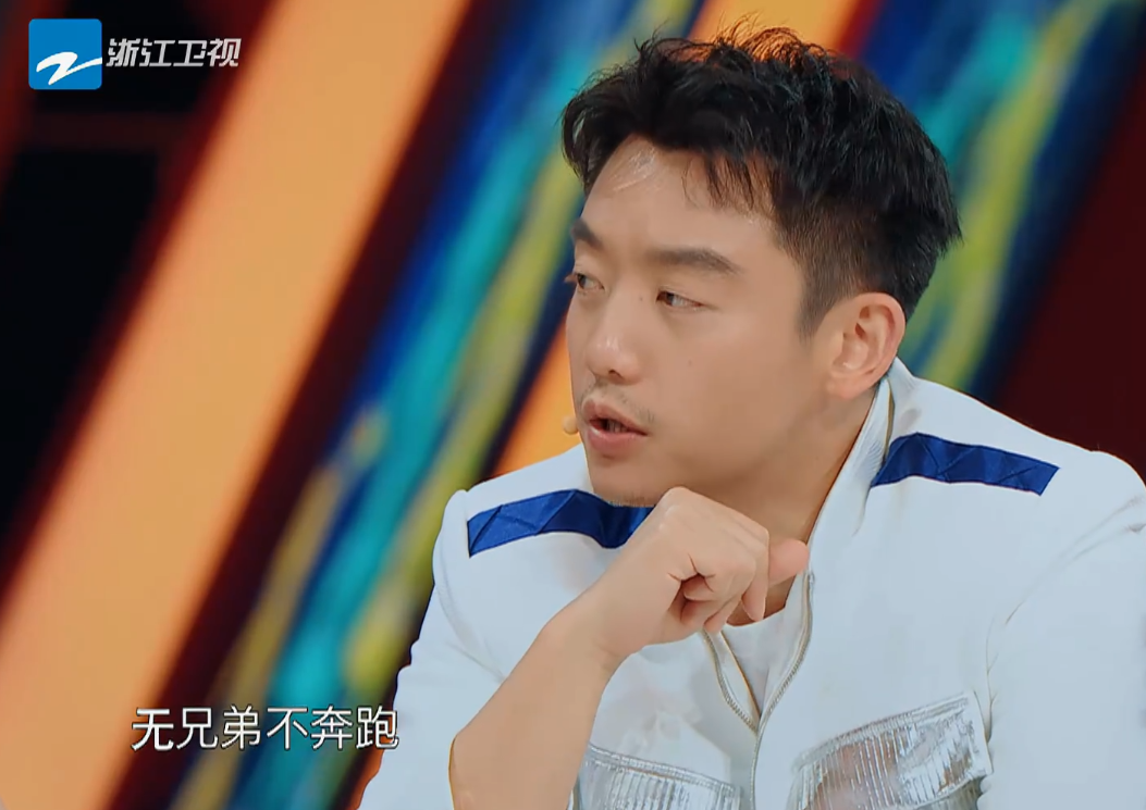 奔跑吧兄弟|有种“整容”叫跑男团素颜，baby热巴太真实，看到蔡徐坤我酸了