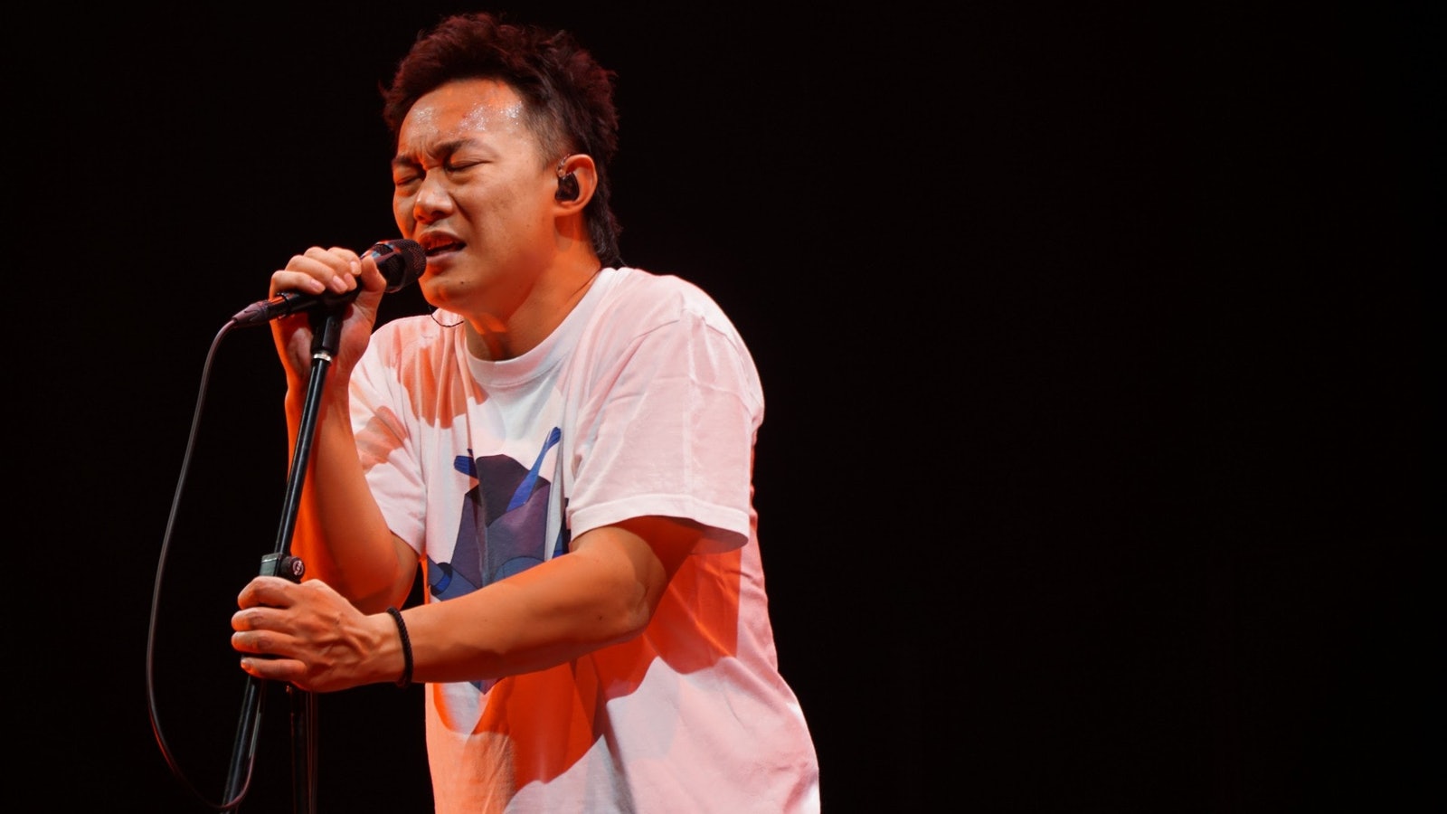 『杨芸晴』陈奕迅红馆骚遥遥无期，七月开慈善演唱会为乐迷解渴！