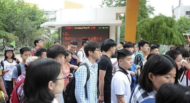 大学|高考成绩600多，却因211大学宿舍太差选择退学？到底值不值得