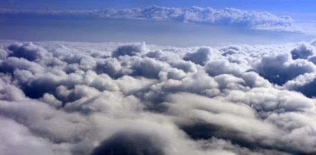 「云朵」一朵云重500000公斤，它为什么飘在空中掉下来呢？如今终于懂了