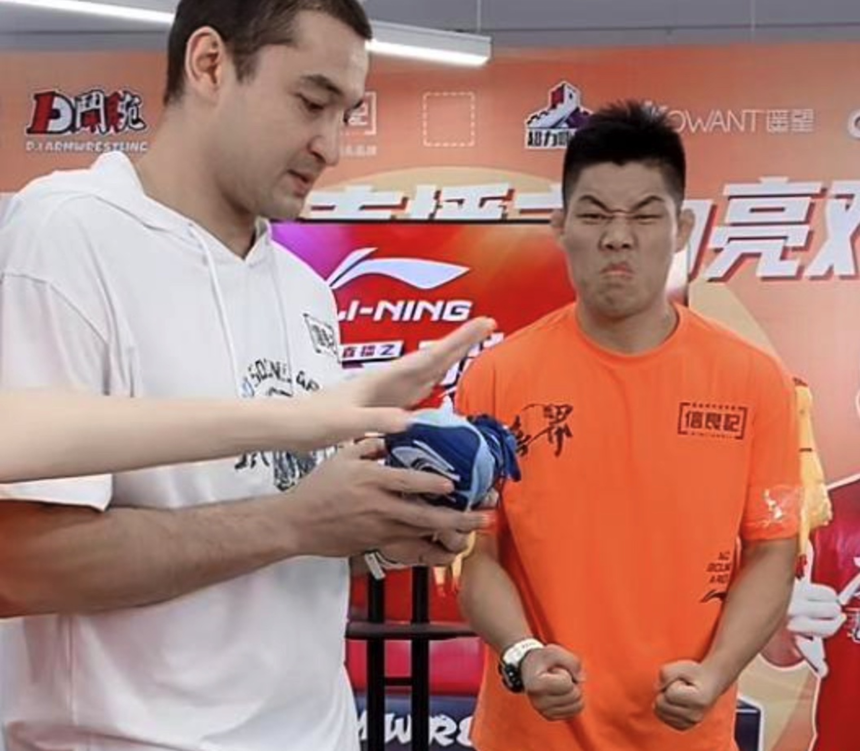 #李景亮#西热妻子姓名很奇怪，李景亮妻子副业被公开，两人工资差距大！