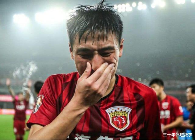 [武磊]西人球迷喊武磊滚回中超，从这个角度看射门，任何批评都不过分