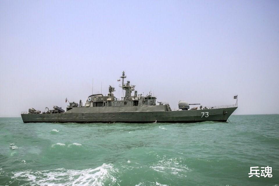 霍爾木茲海峽打起來瞭？伊朗艦艇遭襲七人失蹤，美艦火速撤離現場-圖3