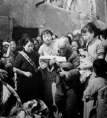 军统@美女特务，潜伏30年没人联系，和一老农生了八个孩子