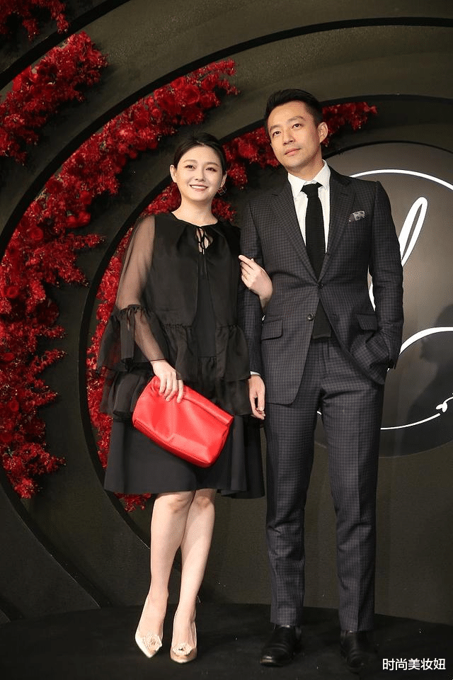 『连衣裙』大S中年发福好贵气，穿黑色娃娃装连衣裙配低马尾，真信有130斤