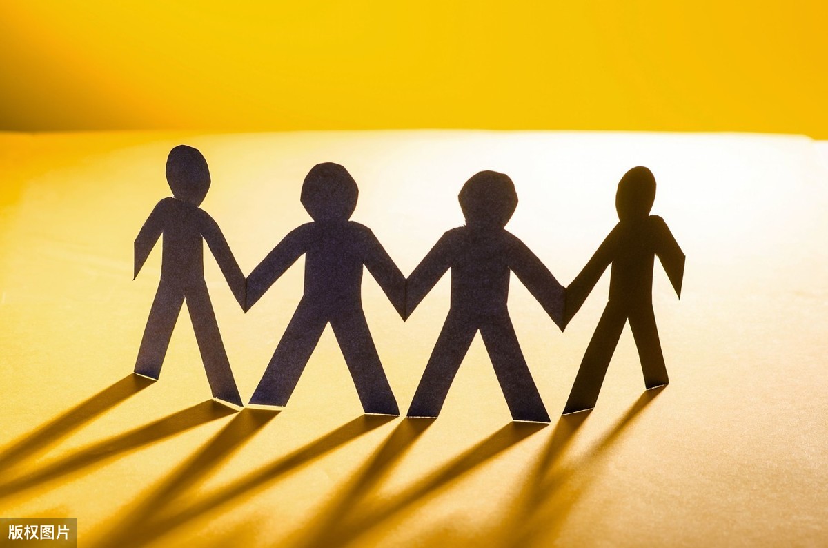 离职：离职后该不该跟前同事再有联系？