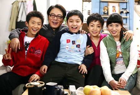 电视剧▲《爱情公寓5》宁愿让关谷戴面具都不换演员，这2部电视剧就是血的教训！