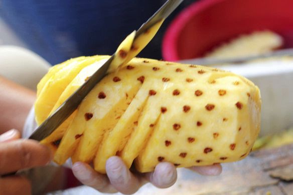 『水果』吃了20多年的菠萝,才知道用盐水泡是错的,正确方式很简单