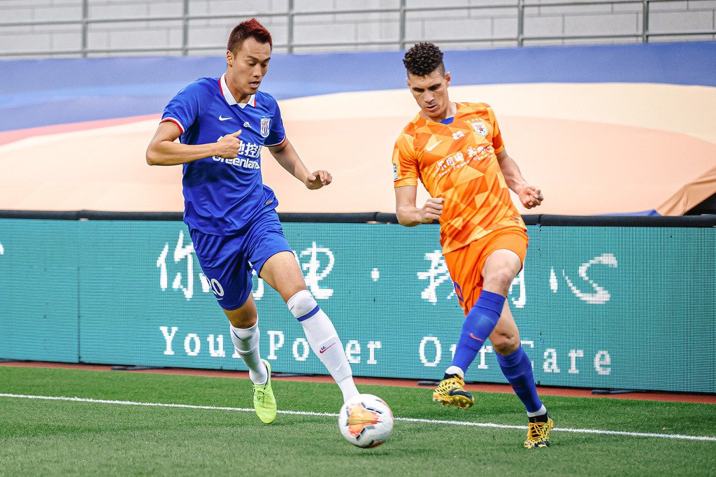 山东鲁能|申花大将逃过红牌,鲁能输球太冤枉?官博发文:裁判判罚不敢恭维