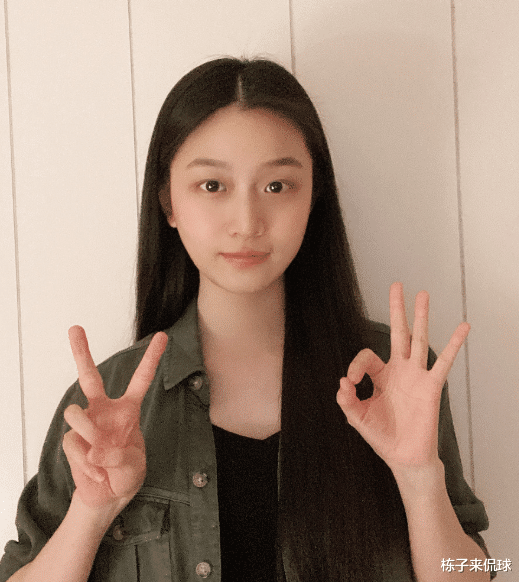 「黄景瑜」黄景瑜剧中妹妹一直是脏辫造型，当她拉直长发后，网友开始心动了