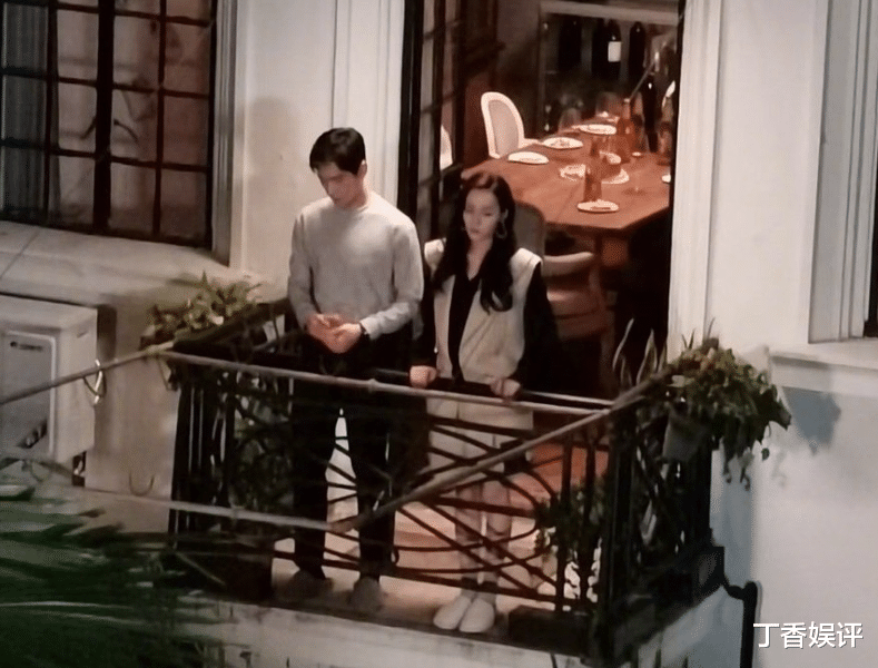 杨洋|《你是我的荣耀》校服路透，杨洋帅气梦回“肖奈”，热巴却很违和