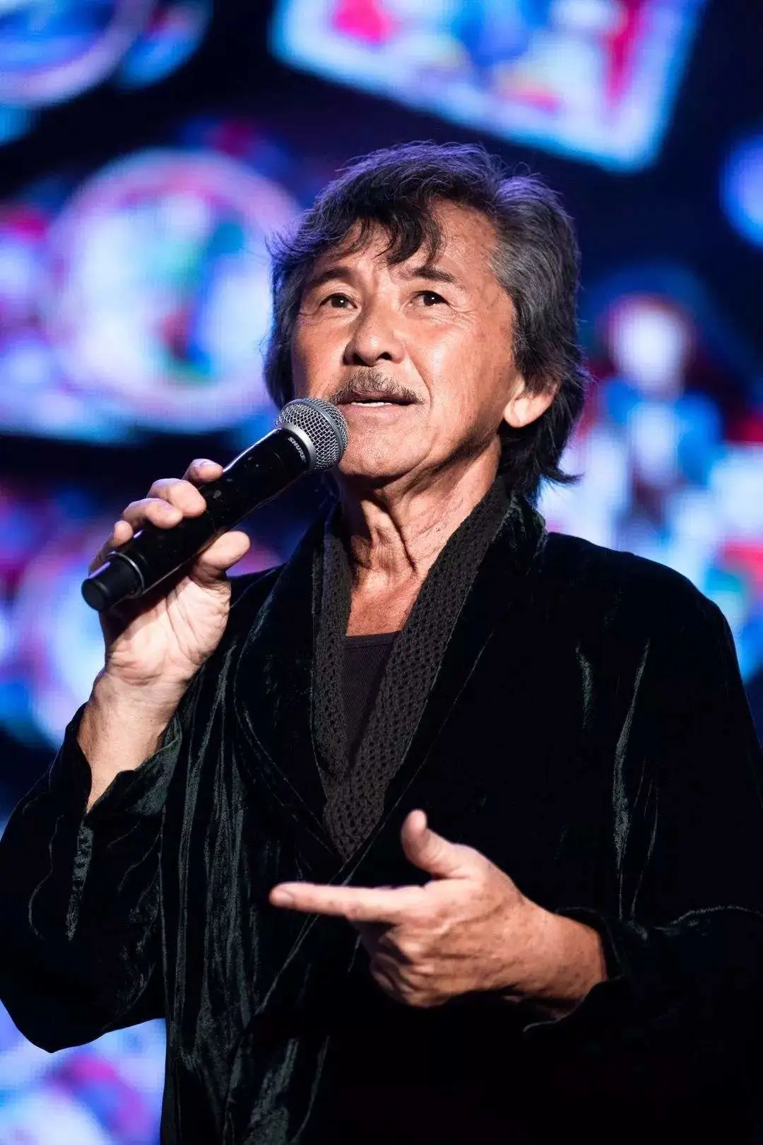 林子祥■1976年，林子祥坚决不肯剃胡子后发生了什么。