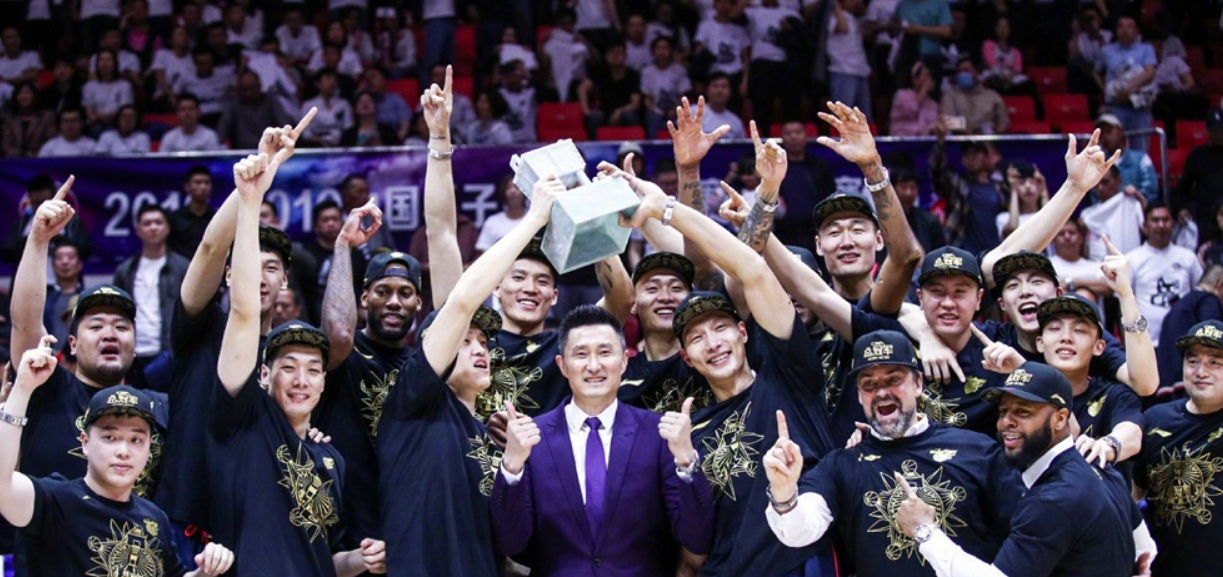 维尼修斯▲宏远又收一名小将，年仅13岁，身高就高达1米92