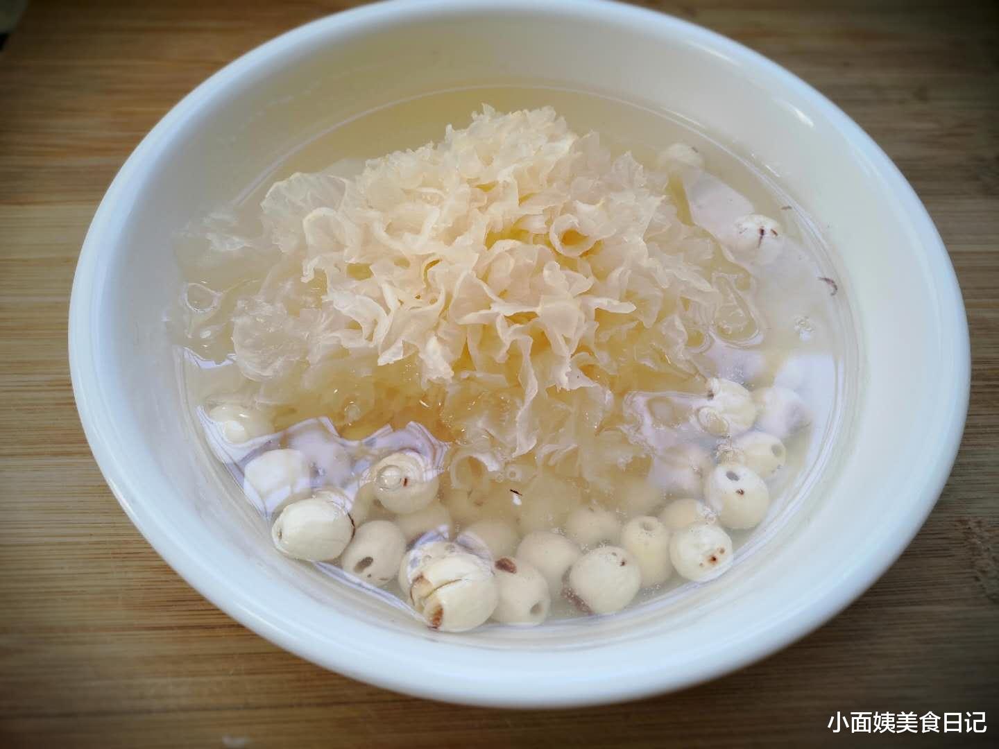 #银耳#年龄越大，气血越差，坚持每天吃碗它，香甜美味，气色慢慢补回来