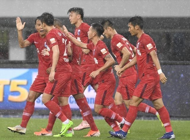 杨旭■国足当红国脚去向成疑，重返老东家或加盟这支新军？