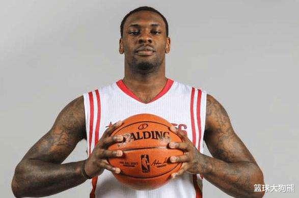 [火箭队]不交易不裁员？火箭强留22岁新人！冠军老将退居二线，该轮到他了