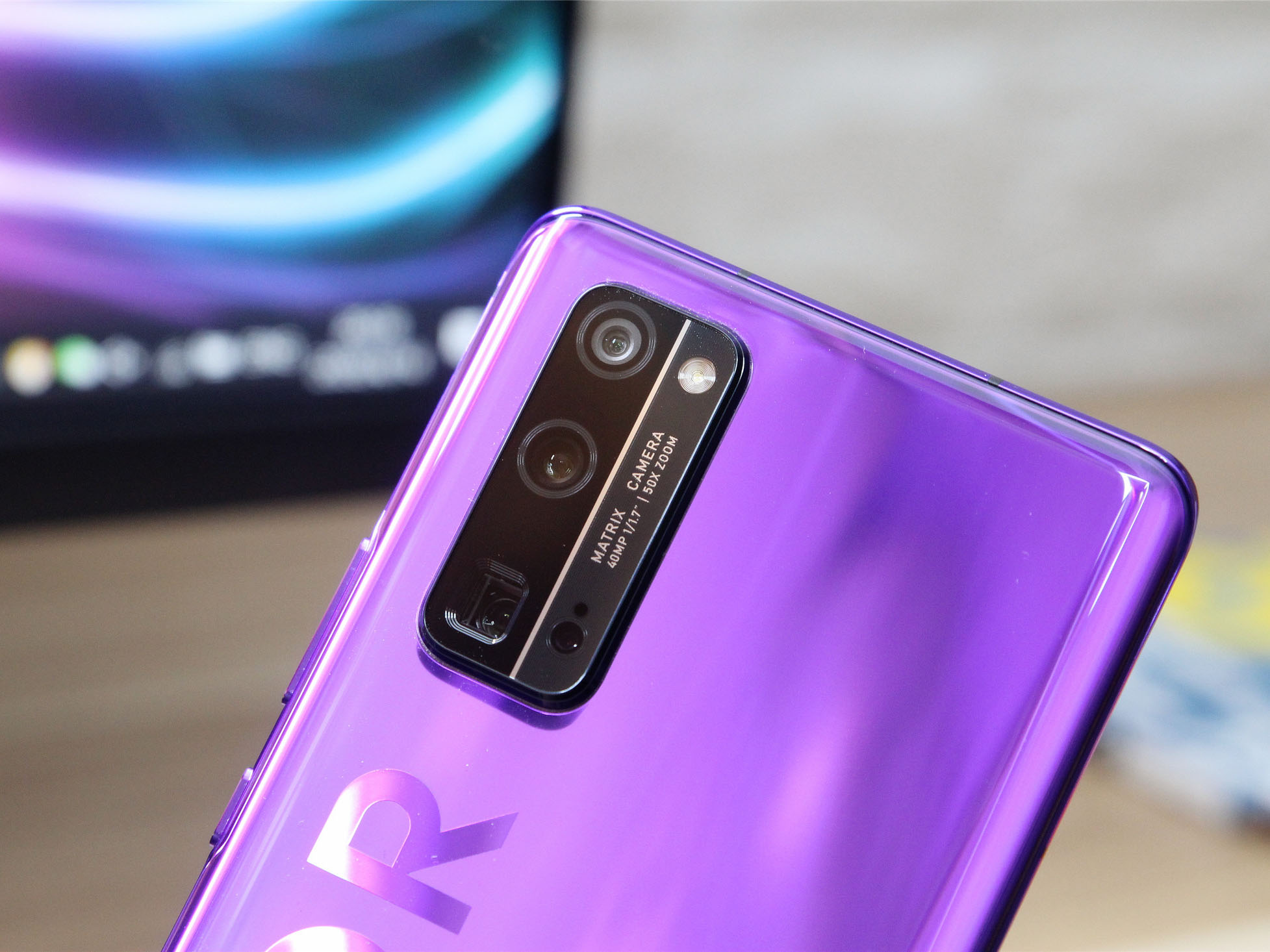 马化腾|从2999降至2272，华为50倍变焦旗舰沦为中端机，亮点槽点都很明显