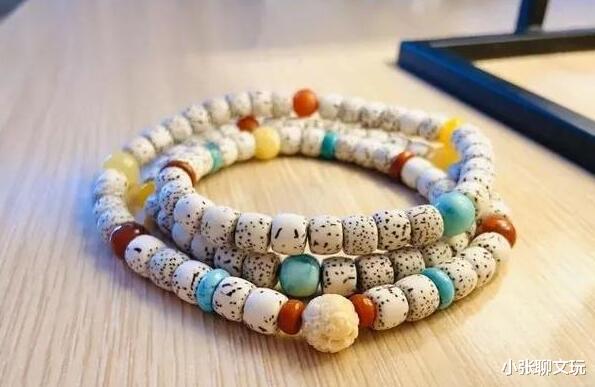 []夏天文玩圈最火的八种小串，好盘易变色，戴到秋天就是人人羡慕的精品