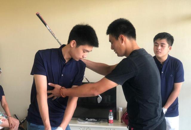 许亚军|58岁“祁同伟”：四婚三离，俩儿子继承父亲基因，帅气不输小鲜肉