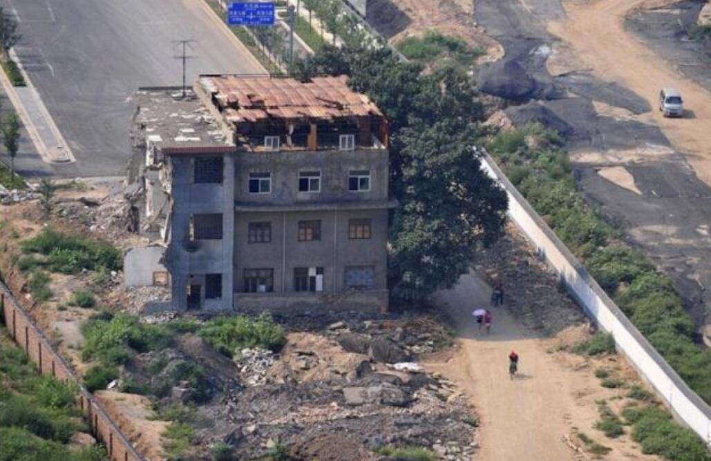 钉子户@中国最“牛”钉子户,设计师专门为它修改图纸,如今房主却苦不堪言