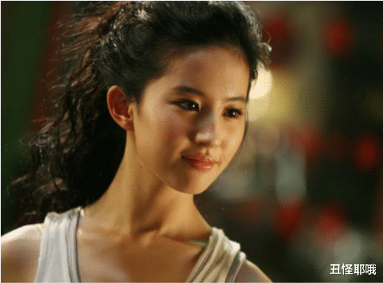 刘亦菲@?刘亦菲被问是哪个国家人？不敢说自己是美国籍，两字回答显高情商