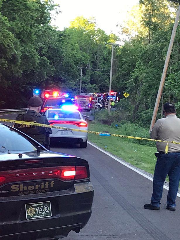 「足浴」7岁男孩和弟弟偷开祖母的车上路，速度太快发生车祸二人全都死亡