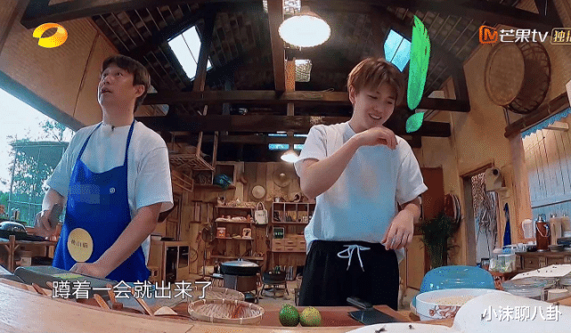 黄磊■《向往的生活》黄磊让谭松韵找个地方撅着，谁注意到任嘉伦的反应？