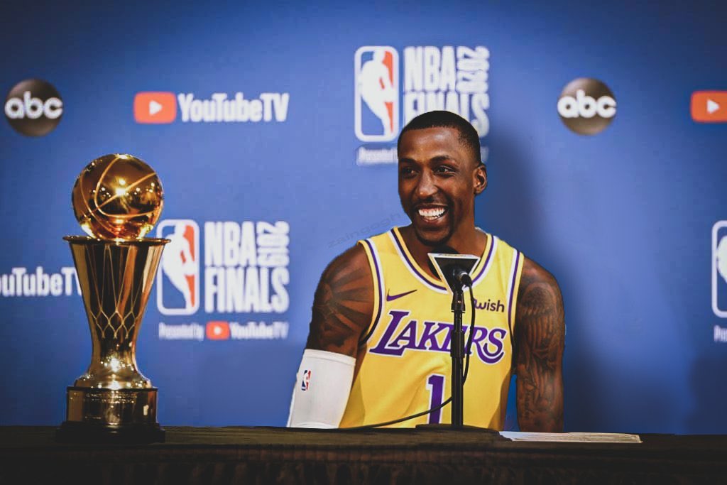 德怀特·霍华德|恭喜！霍华德归队合练，詹眉两领袖咧嘴大笑，詹皇单膝跪地太抢镜