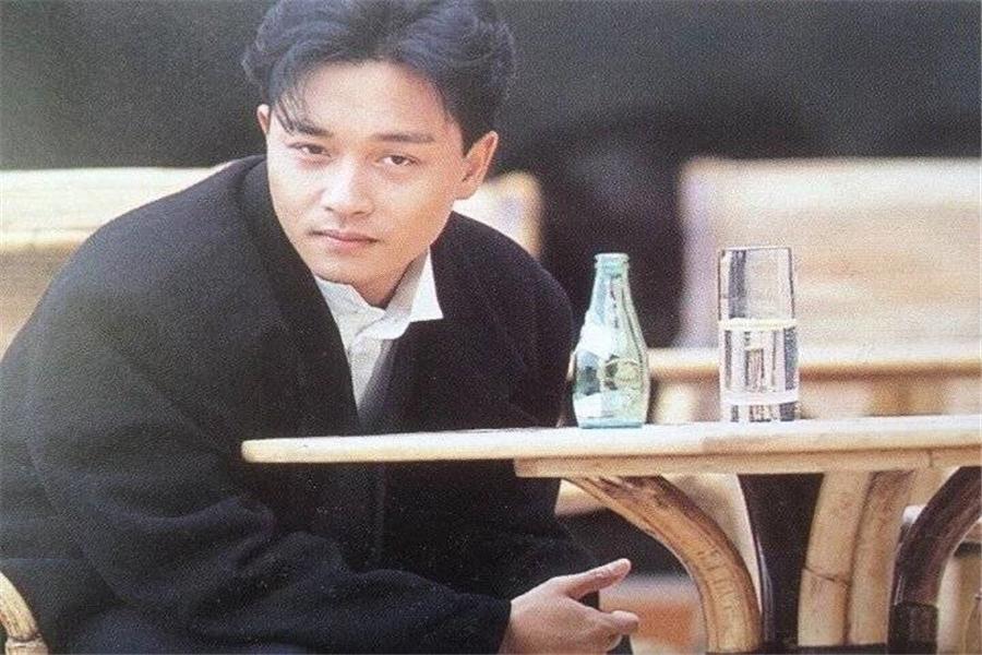 华语乐坛：2003年的华语乐坛，可谓是神仙打架，那是乐坛最疯狂的一年