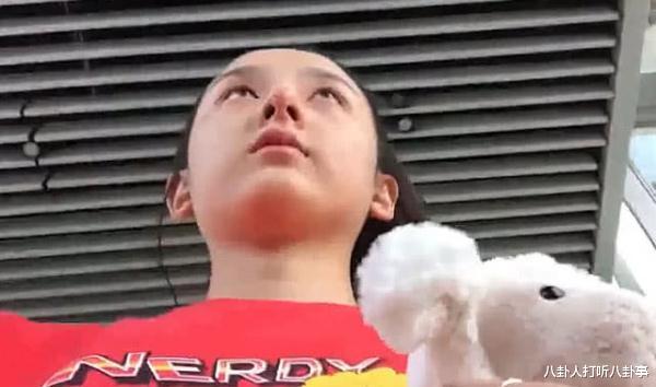 [宋祖儿]宋祖儿直播卸妆，网友大喊是整容式素颜，死亡角度太真实了