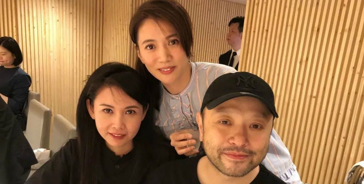 #袁咏仪#51岁邱淑贞和48岁袁咏仪同框美如画：这才是香港女星颜值巅峰！