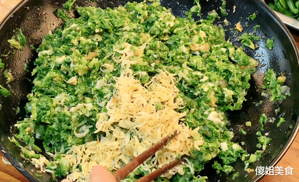 饺子|秋天，用它包饺子最香，比白菜萝卜鲜，营养极高，我家一周吃4次