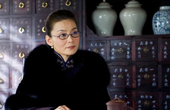 雍正|为了娶央视主持王小丫，与影后潘虹选择离婚，如今潘虹“报复”堪称教科书