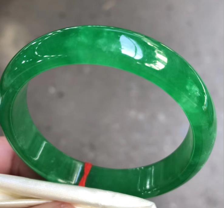 翡翠|翡翠打蜡是商家欺骗消费者的一种手段吗？