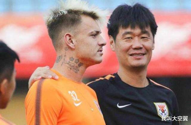 山东鲁能|终于说出真话：李霄鹏表现让鲁能球迷近乎绝望，球队正走向尽头
