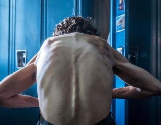 张译|张译为拍戏瘦到脱相，42岁宛如6旬老人，如今面无血色、秃顶严重