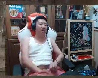 csgo|鸟窝男孩成了！CSGO一哥直播中当众掏大鸟，PDD都甘拜下风
