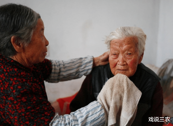 农村见闻|8月起，60岁农村老人或面临“2大无奈”！家家都会遇到，咋化解？