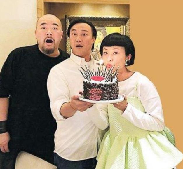 维多利亚港|参观陈奕迅香港的豪宅，阳台俯瞰维多利亚港，装修却只刷大白墙