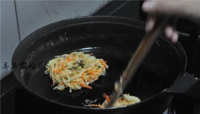 蛋糕：儿子最爱这早餐，比馒头简单、比煎饼营养，15分钟做一锅，吃撑了！