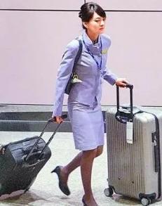 俞小凡|“琼女郎”俞小凡：未婚先孕嫁给翁家明，今一家四口很幸福